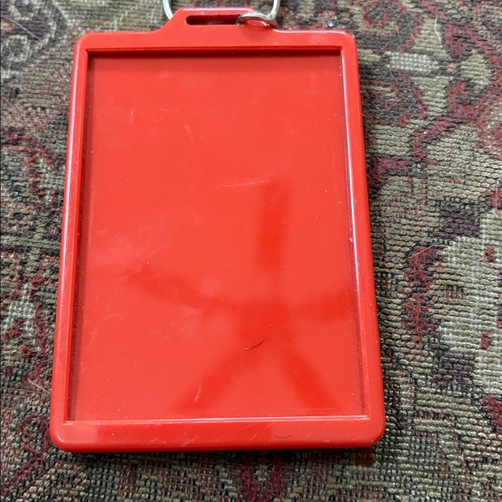 Ferrari Red and Yellow Emblem Keyring - Picture 3 of 5